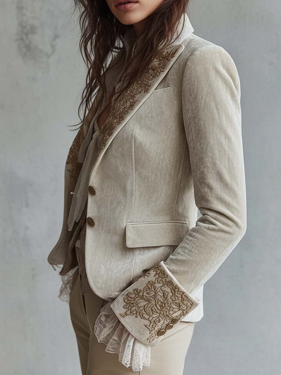 Constance | Blazer Ivoor Geborduurd Tailleur