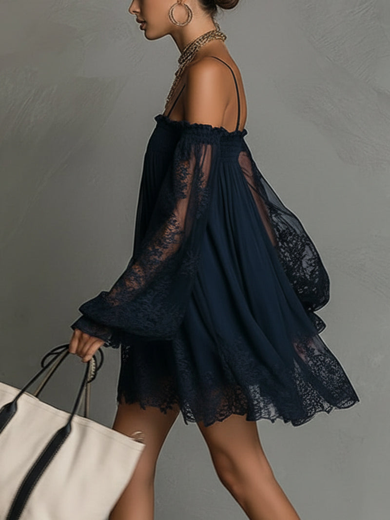 Noemi - Mini jurk in marineblauwe chiffon met off-shoulder halslijn, kantafwerking en transparante mouwen