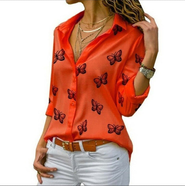 Neleia – Losvallende blouse met vlinderprint