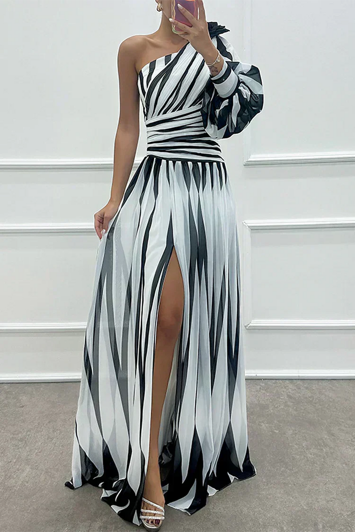 Shiloh - Elegante Maxi Jurk met Gestreept Ontwerp en Één Schouder