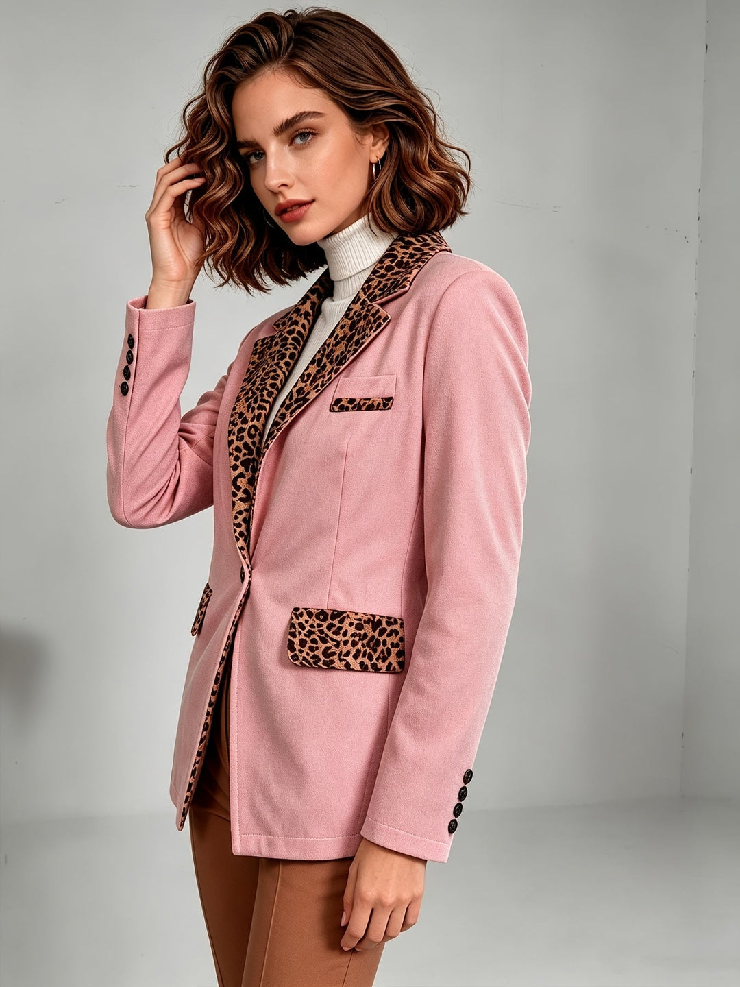 Clémentine | Getailleerde blazer van fluweel met luipaarddetails