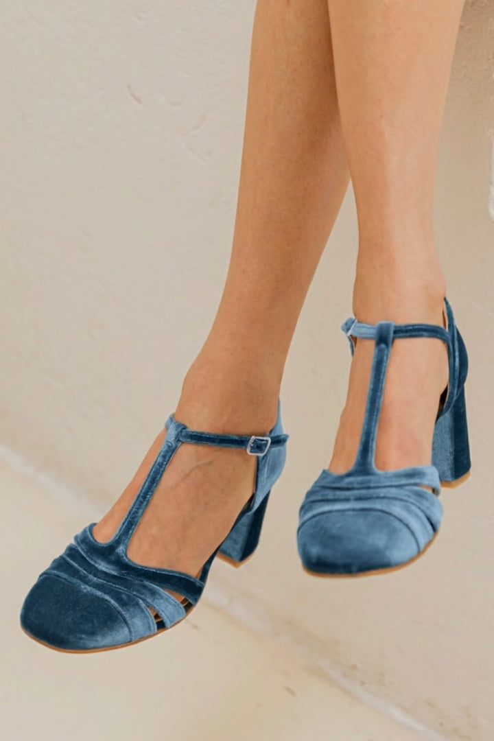 SCHOEN MET T-SLUITING EN STABIELE HAK
