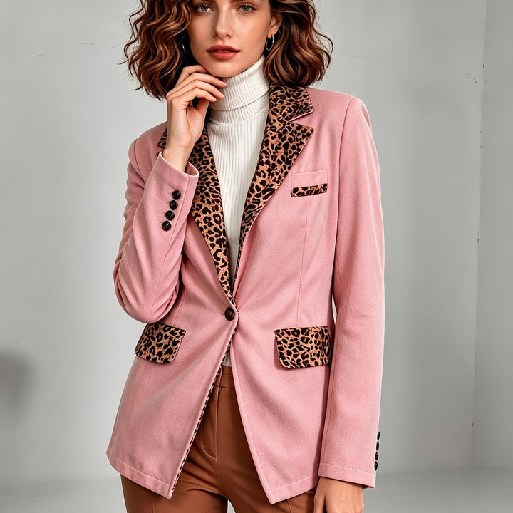 Clémentine | Getailleerde blazer van fluweel met luipaarddetails