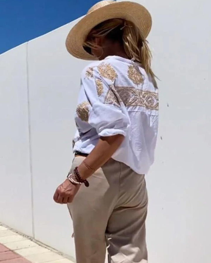 Lina – Blouse met sierlijke borduursels