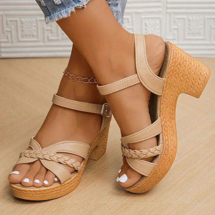 SANDALEN MET GEWEVEN HAK