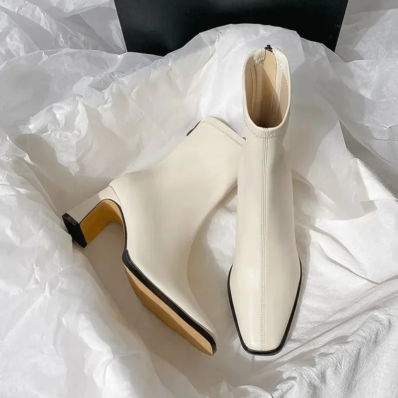 Maéliane | Elegante Enkellaarsjes met Vierkante Hak