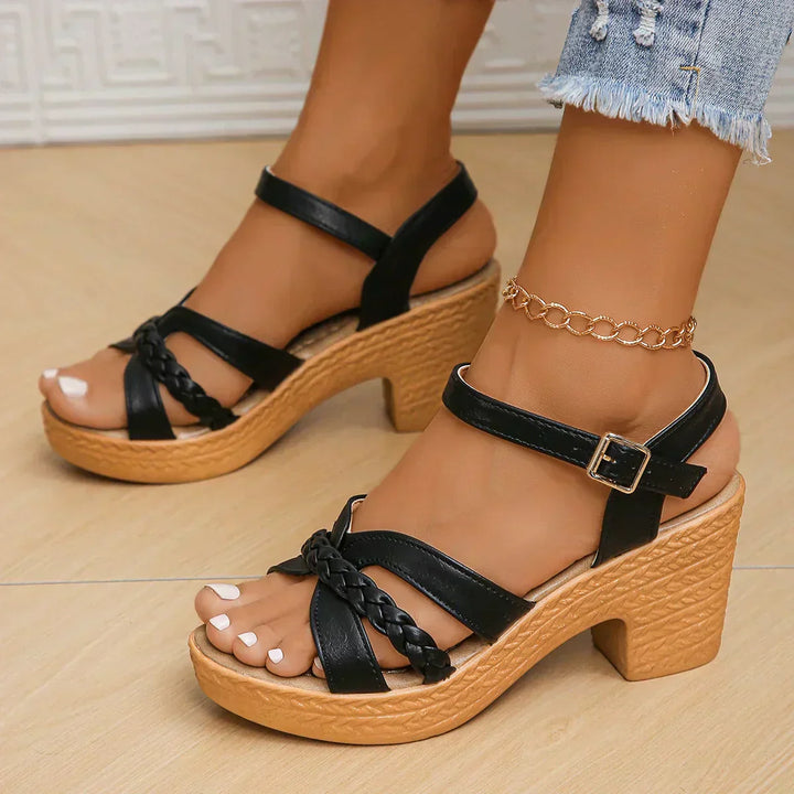 SANDALEN MET GEWEVEN HAK