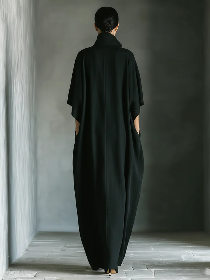 Alessandra™ | Lange zwarte oversized minimalistische jurk met kimono-mouwen