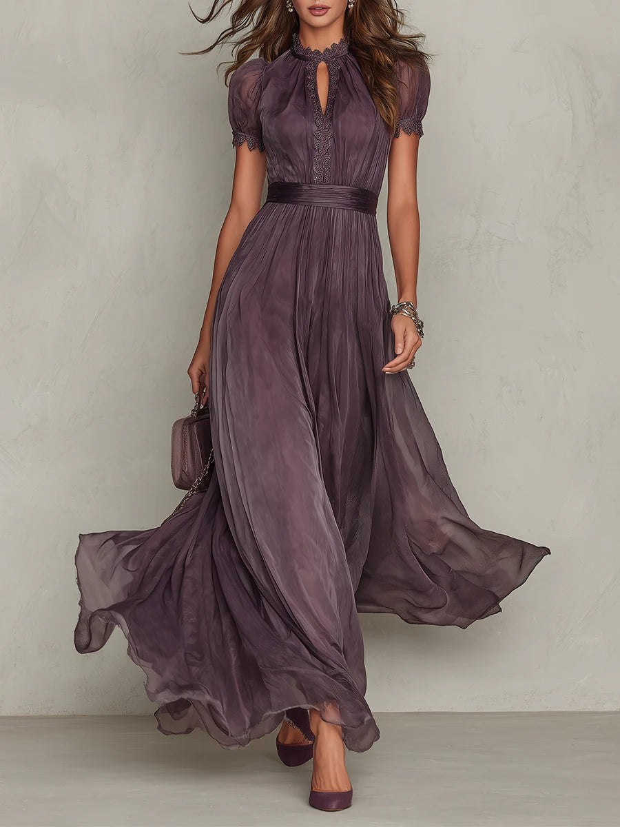 Flavia - Lange paarse jurk met keyhole decolletée, chiffon kant rand