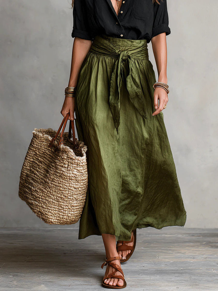 Vera™ | Set van twee delen: zwarte t-shirt en olijfgroene midi-rok