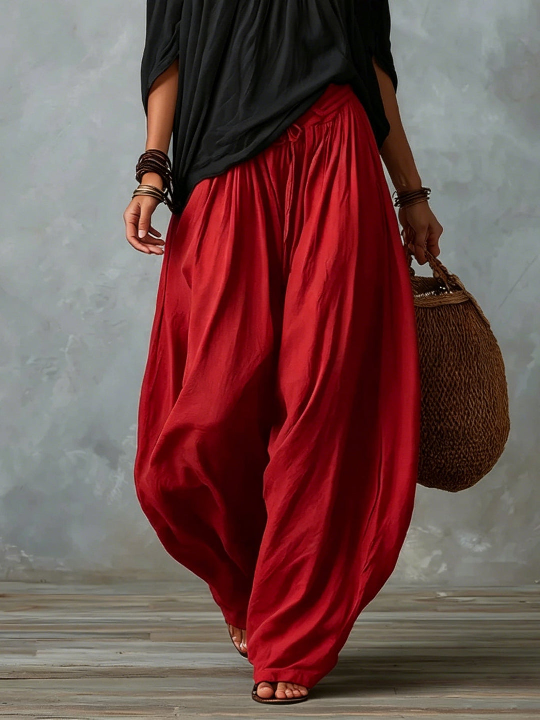 Zwarte Off-shoulder Top En Rode Loszittende Lantaarnbroek Set