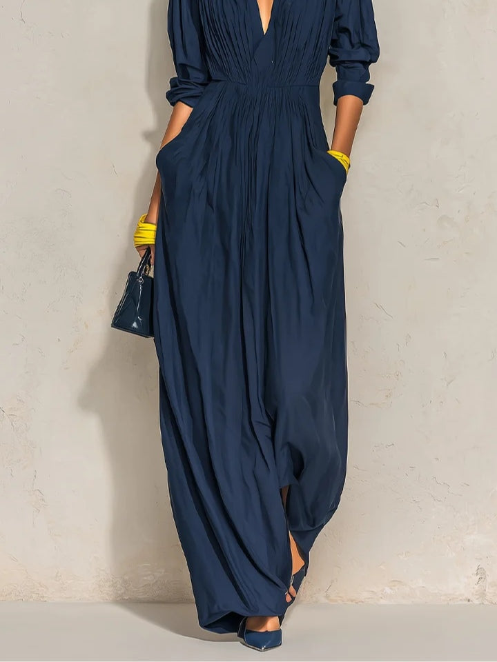 Azurine | Lange Plissé Jurk in Marineblauw met V-hals