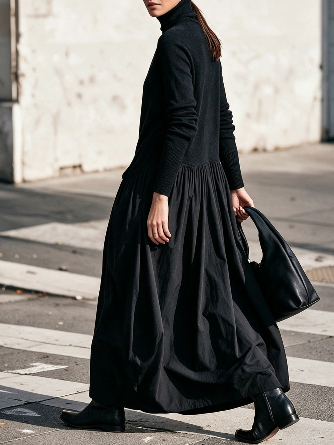 Odette | Maxi Zwarte Oversized Jurk met Hoge Kraag