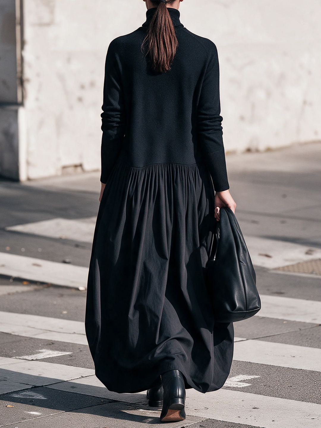 Odette | Maxi Zwarte Oversized Jurk met Hoge Kraag