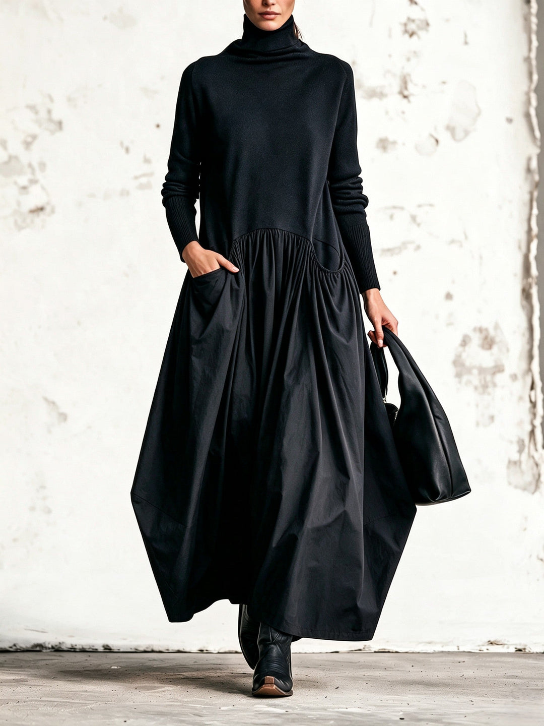 Odette | Maxi Zwarte Oversized Jurk met Hoge Kraag