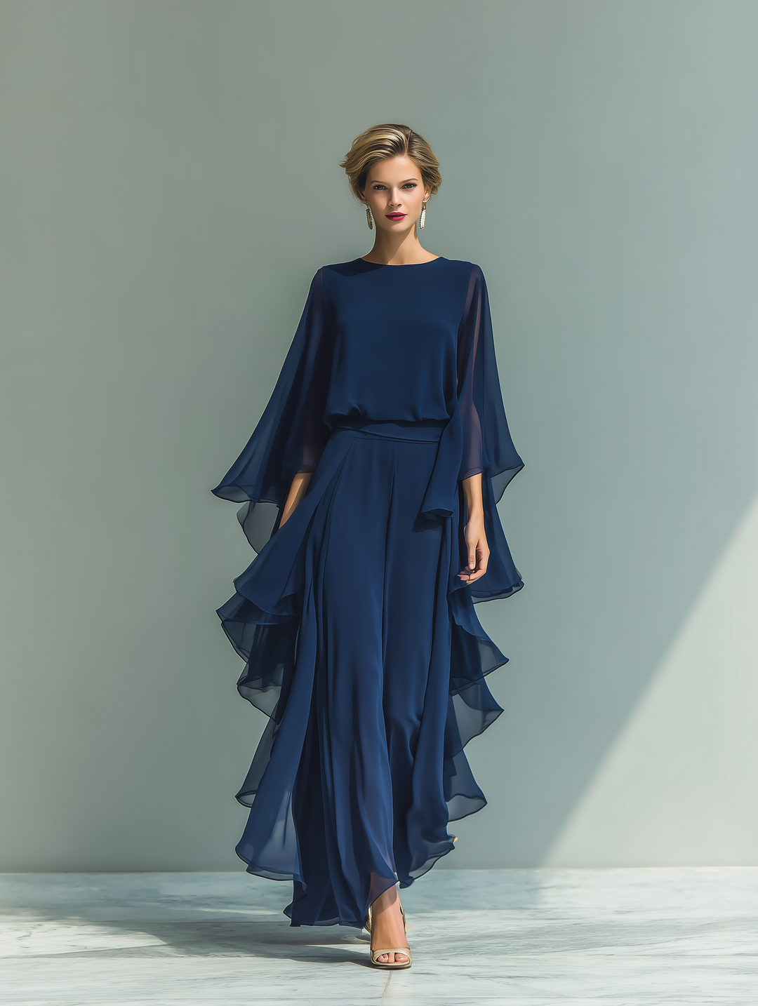 Dames Ensemble Top Chiffon Marineblauw Met Uitlopende Mouwen En Rechte Broek Met Rimpeldetails