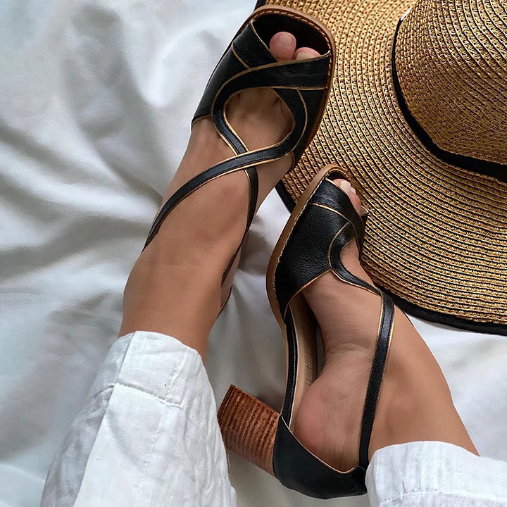 ELEGANTE SANDALEN MET KRUISLINGS STRAPS
